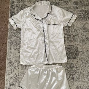 ❤️‍🩹SOLD❤️‍🩹 White Satin/ Silky Pajama Set